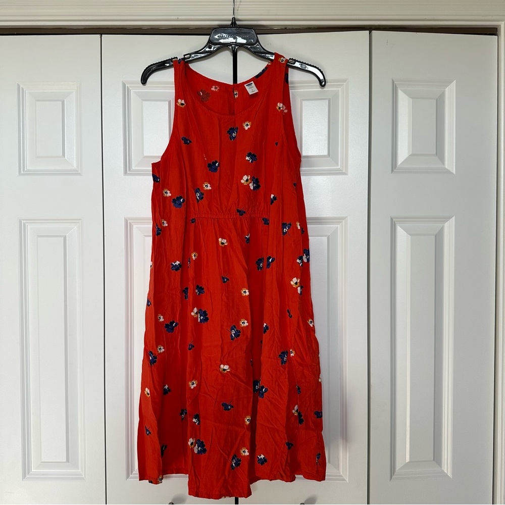 Large Old Navy Floral Sleeveless Maternity Dress